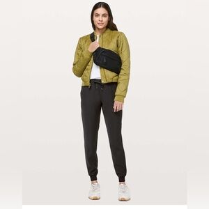 On the fly jogger black size 8